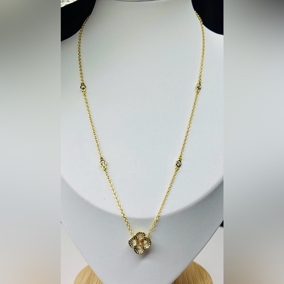 Elegant 14K Gold Flower and Crystal Pendant Necklace - Picture 5 of 5